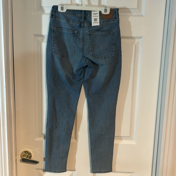 NWT Ladies size 28 Denizen from Levi’s mid rise skinny Jeans - Picture 4 of 10